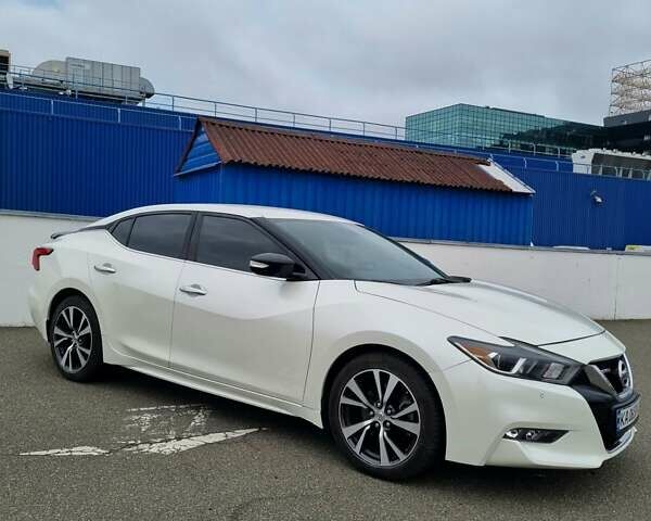 Белый Ниссан Максима, объемом двигателя 3.5 л и пробегом 69 тыс. км за 17000 $, фото 3 на Automoto.ua