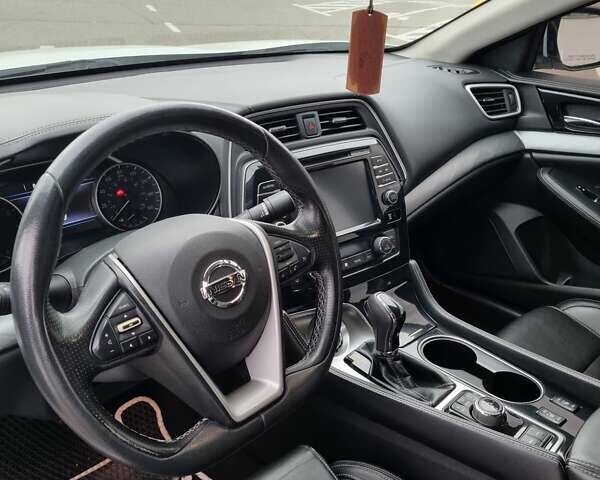Белый Ниссан Максима, объемом двигателя 3.5 л и пробегом 69 тыс. км за 17000 $, фото 6 на Automoto.ua