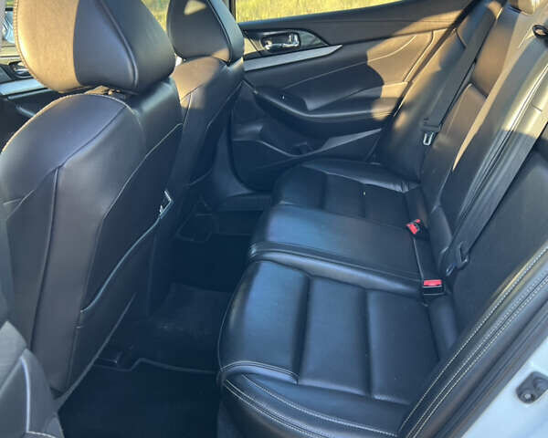 Белый Ниссан Максима, объемом двигателя 3.5 л и пробегом 207 тыс. км за 13700 $, фото 5 на Automoto.ua