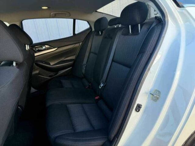 Білий Ніссан Максіма, об'ємом двигуна 3.5 л та пробігом 50 тис. км за 1700 $, фото 8 на Automoto.ua