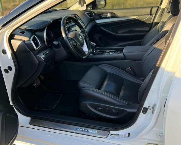 Белый Ниссан Максима, объемом двигателя 3.5 л и пробегом 207 тыс. км за 13700 $, фото 10 на Automoto.ua