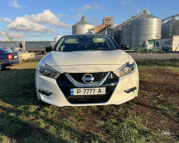 Белый Ниссан Максима, объемом двигателя 3.5 л и пробегом 207 тыс. км за 13700 $, фото 2 на Automoto.ua