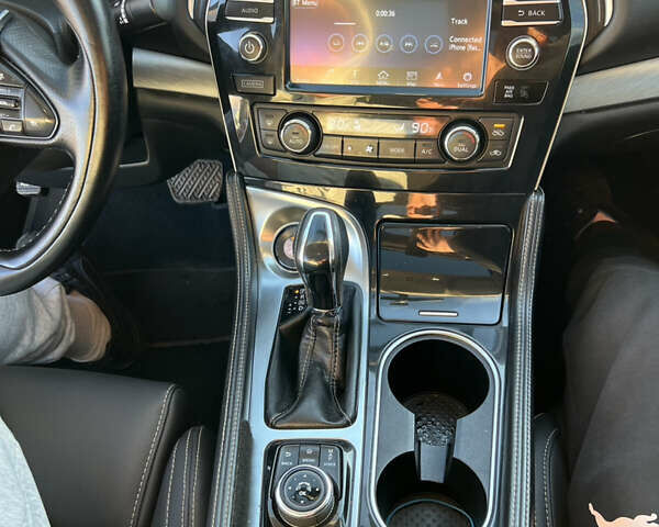 Белый Ниссан Максима, объемом двигателя 3.5 л и пробегом 207 тыс. км за 13700 $, фото 7 на Automoto.ua