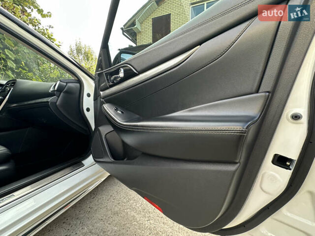 Белый Ниссан Максима, объемом двигателя 3.5 л и пробегом 206 тыс. км за 12200 $, фото 10 на Automoto.ua