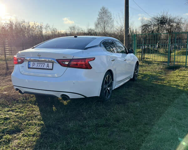 Белый Ниссан Максима, объемом двигателя 3.5 л и пробегом 207 тыс. км за 13700 $, фото 3 на Automoto.ua