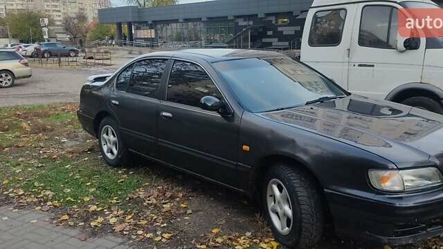 Ніссан Максіма 1995 у Черкасах на Automoto.ua Чорний Ніссан Максіма, об'ємом двигуна 2 л та пробігом 274 тис. км за 1999 $, фото 1 на Automoto.ua