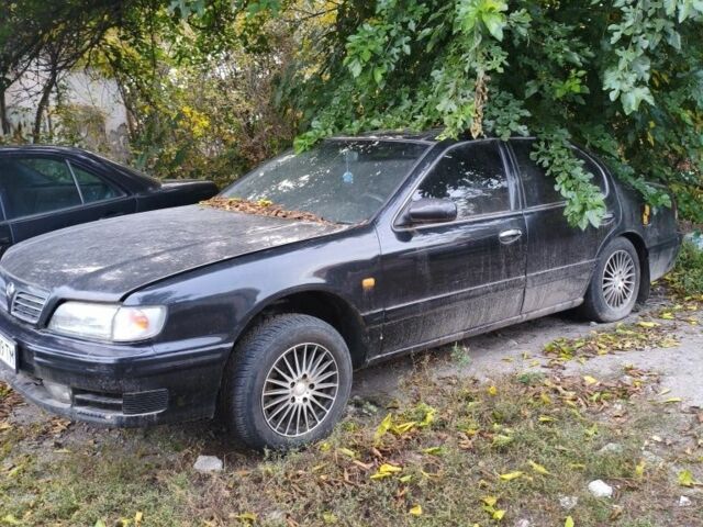 Черный Ниссан Максима, объемом двигателя 2 л и пробегом 300 тыс. км за 1000 $, фото 1 на Automoto.ua