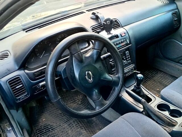 Черный Ниссан Максима, объемом двигателя 1.8 л и пробегом 330 тыс. км за 2700 $, фото 3 на Automoto.ua