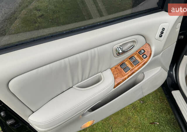 Черный Ниссан Максима, объемом двигателя 2.99 л и пробегом 340 тыс. км за 3999 $, фото 10 на Automoto.ua