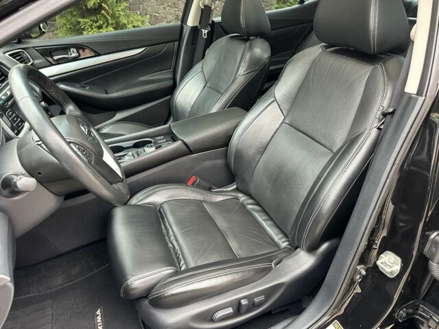 Черный Ниссан Максима, объемом двигателя 3.5 л и пробегом 100 тыс. км за 15700 $, фото 7 на Automoto.ua