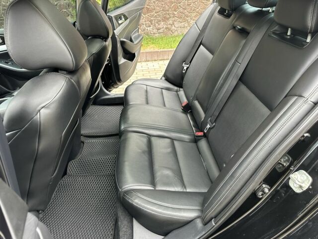 Черный Ниссан Максима, объемом двигателя 3.5 л и пробегом 100 тыс. км за 15700 $, фото 5 на Automoto.ua