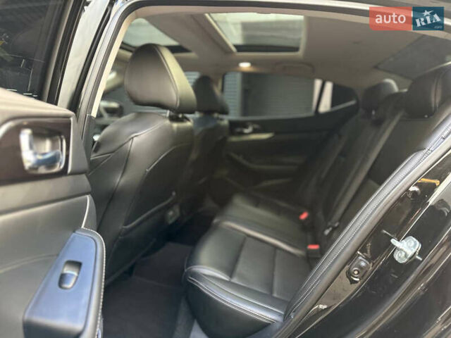 Черный Ниссан Максима, объемом двигателя 3.5 л и пробегом 68 тыс. км за 19900 $, фото 16 на Automoto.ua