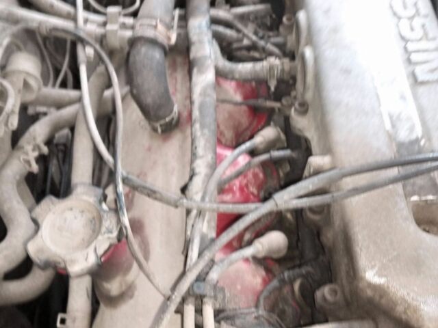 Красный Ниссан Максима, объемом двигателя 3 л и пробегом 480 тыс. км за 650 $, фото 2 на Automoto.ua