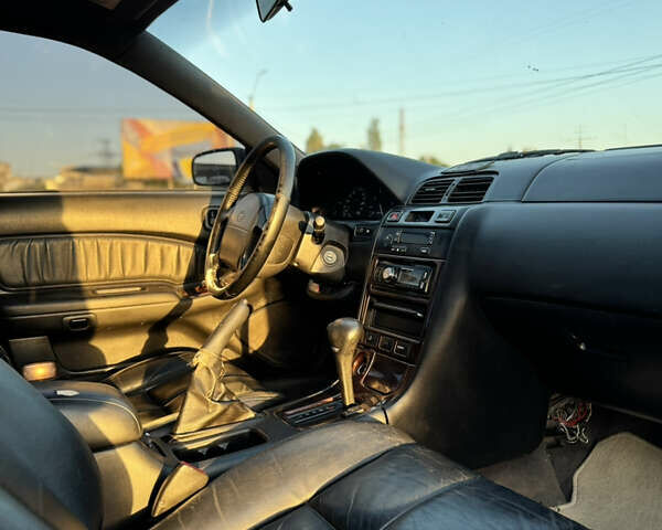 Красный Ниссан Максима, объемом двигателя 2 л и пробегом 317 тыс. км за 1900 $, фото 5 на Automoto.ua