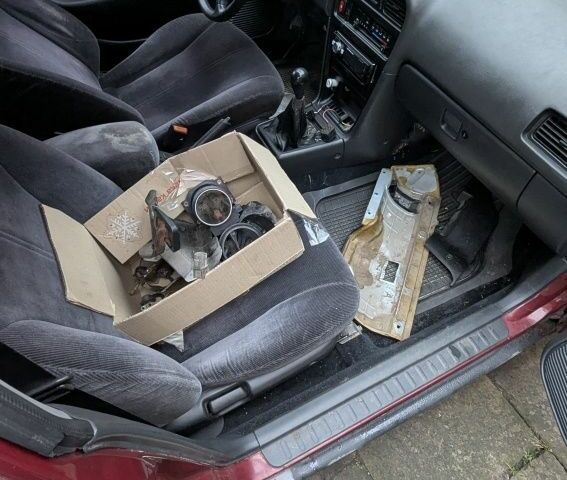 Червоний Ніссан Максіма, об'ємом двигуна 3 л та пробігом 341 тис. км за 1000 $, фото 15 на Automoto.ua