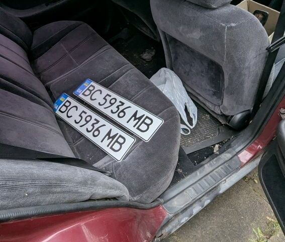 Червоний Ніссан Максіма, об'ємом двигуна 3 л та пробігом 341 тис. км за 1000 $, фото 16 на Automoto.ua