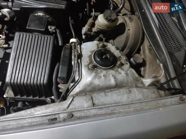 Серый Ниссан Максима, объемом двигателя 2 л и пробегом 202 тыс. км за 2100 $, фото 8 на Automoto.ua