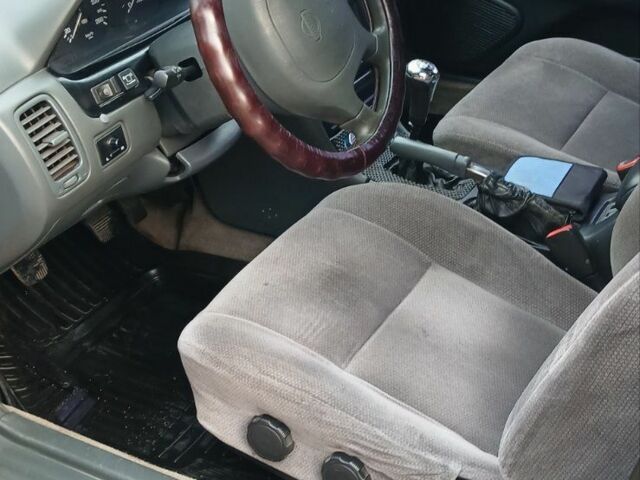 Сірий Ніссан Максіма, об'ємом двигуна 3 л та пробігом 300 тис. км за 2600 $, фото 1 на Automoto.ua