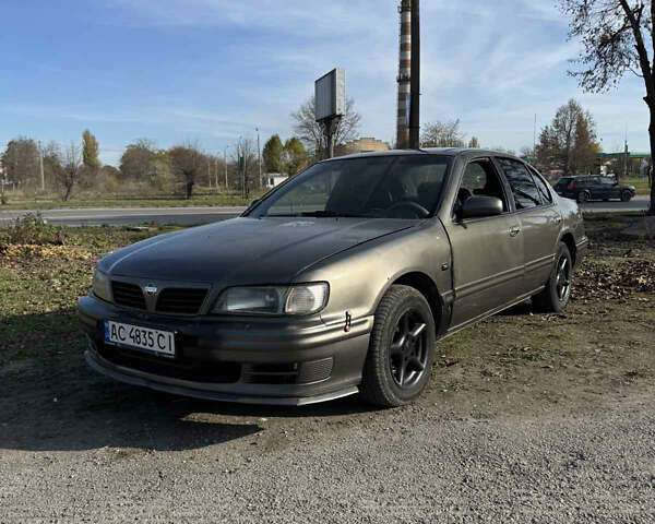 Серый Ниссан Максима, объемом двигателя 2.99 л и пробегом 444 тыс. км за 1650 $, фото 1 на Automoto.ua