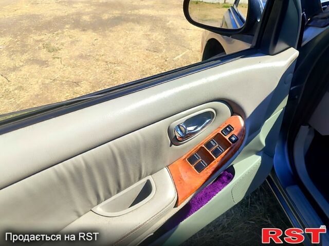 Серый Ниссан Максима, объемом двигателя 2 л и пробегом 400 тыс. км за 4500 $, фото 5 на Automoto.ua