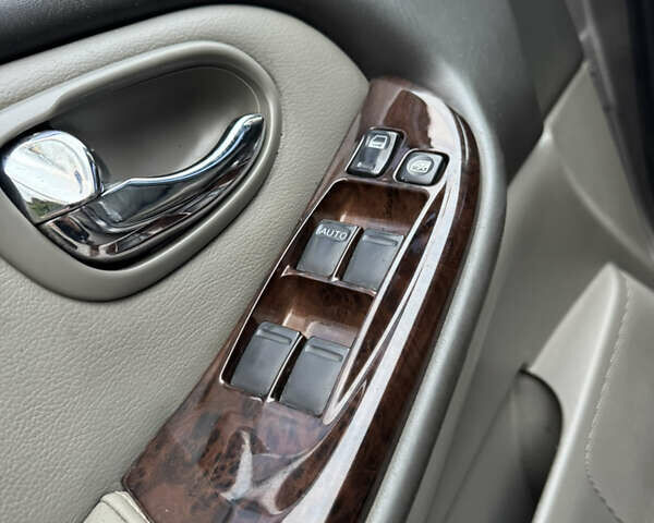 Серый Ниссан Максима, объемом двигателя 2 л и пробегом 285 тыс. км за 2350 $, фото 24 на Automoto.ua