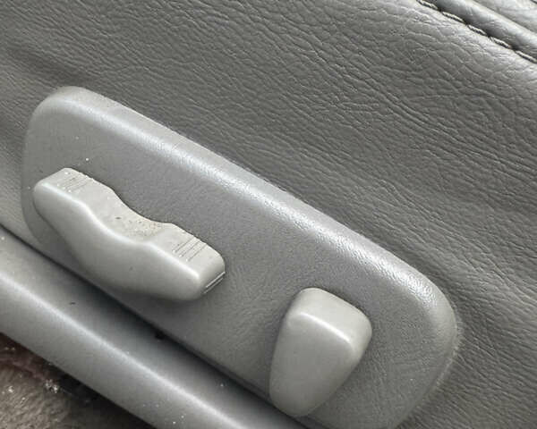 Серый Ниссан Максима, объемом двигателя 2 л и пробегом 285 тыс. км за 2350 $, фото 23 на Automoto.ua