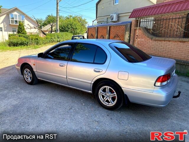 Серый Ниссан Максима, объемом двигателя 1.8 л и пробегом 200 тыс. км за 2650 $, фото 1 на Automoto.ua