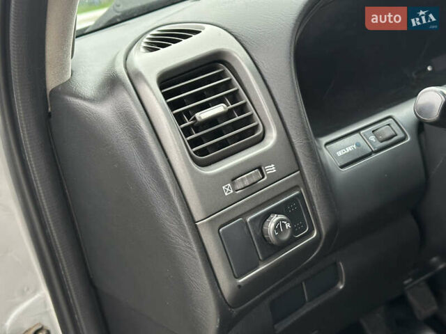 Серый Ниссан Максима, объемом двигателя 2 л и пробегом 286 тыс. км за 4999 $, фото 34 на Automoto.ua