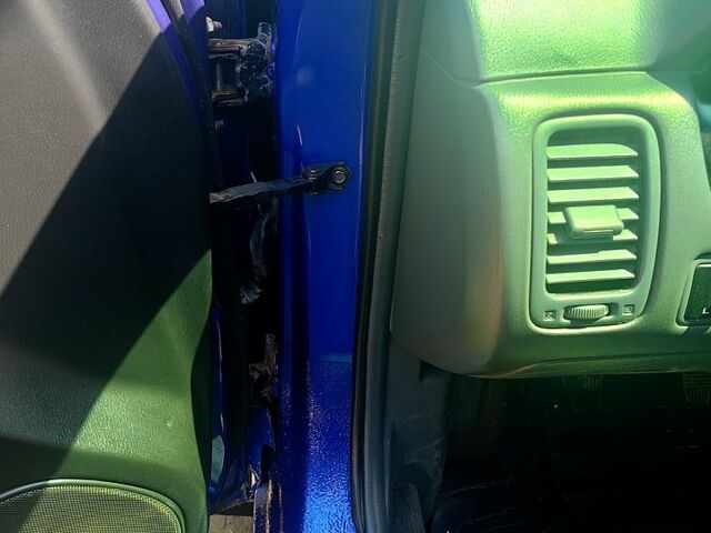 Синий Ниссан Максима, объемом двигателя 3 л и пробегом 350 тыс. км за 2750 $, фото 8 на Automoto.ua