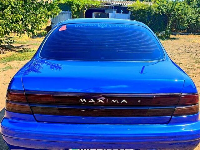 Синий Ниссан Максима, объемом двигателя 3 л и пробегом 350 тыс. км за 2750 $, фото 1 на Automoto.ua
