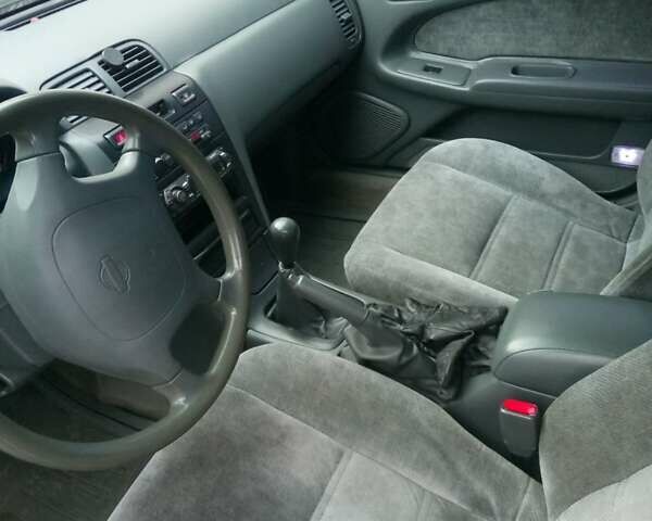 Зеленый Ниссан Максима, объемом двигателя 3 л и пробегом 327 тыс. км за 1670 $, фото 4 на Automoto.ua