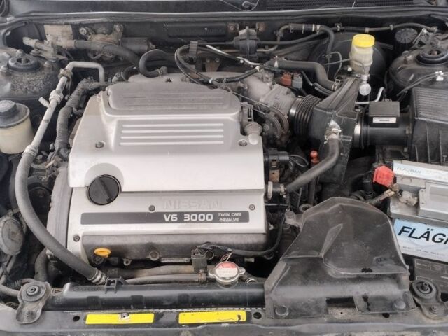 Зеленый Ниссан Максима, объемом двигателя 3 л и пробегом 300 тыс. км за 2600 $, фото 5 на Automoto.ua