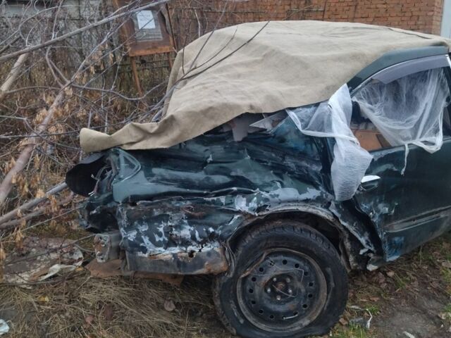 Зелений Ніссан Максіма, об'ємом двигуна 3 л та пробігом 444 тис. км за 1111 $, фото 1 на Automoto.ua