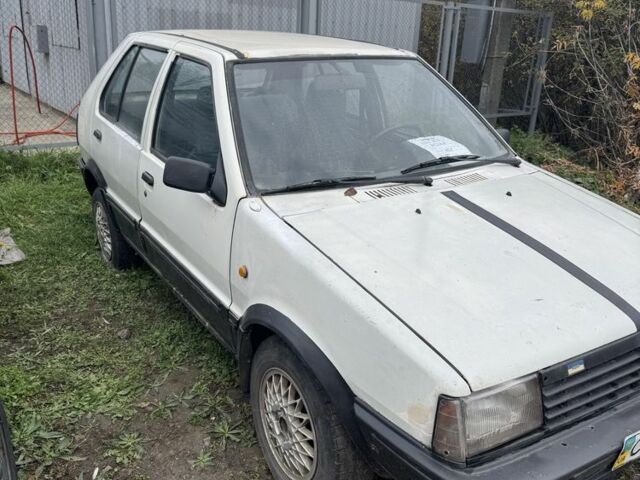 Білий Ніссан Мікра, об'ємом двигуна 1 л та пробігом 200 тис. км за 384 $, фото 5 на Automoto.ua