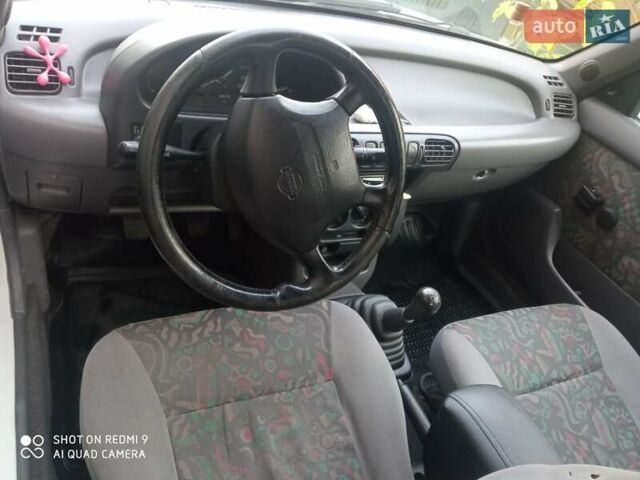 Белый Ниссан Микра, объемом двигателя 1 л и пробегом 200 тыс. км за 1800 $, фото 6 на Automoto.ua
