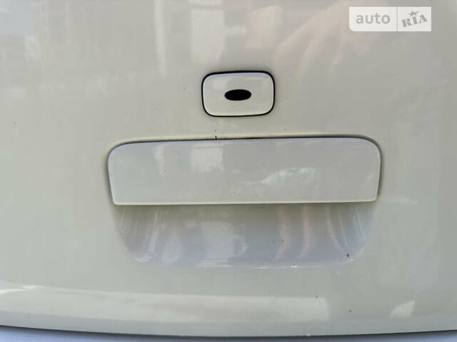 Белый Ниссан Микра, объемом двигателя 1.2 л и пробегом 100 тыс. км за 6800 $, фото 9 на Automoto.ua