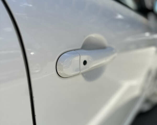 Белый Ниссан Микра, объемом двигателя 1.2 л и пробегом 100 тыс. км за 6800 $, фото 10 на Automoto.ua