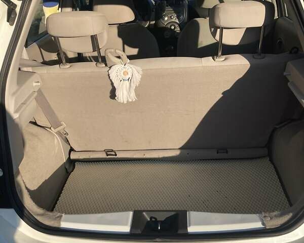 Белый Ниссан Микра, объемом двигателя 1.24 л и пробегом 114 тыс. км за 7300 $, фото 10 на Automoto.ua