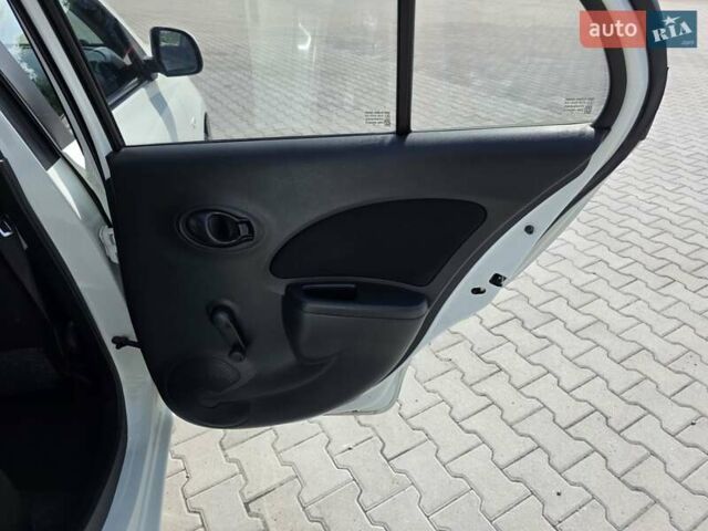 Белый Ниссан Микра, объемом двигателя 1.24 л и пробегом 100 тыс. км за 5900 $, фото 32 на Automoto.ua