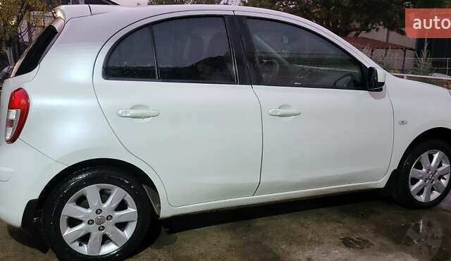 Белый Ниссан Микра, объемом двигателя 1.2 л и пробегом 110 тыс. км за 8000 $, фото 1 на Automoto.ua