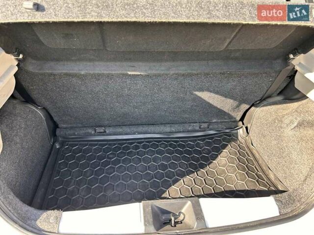 Белый Ниссан Микра, объемом двигателя 1.2 л и пробегом 116 тыс. км за 8650 $, фото 9 на Automoto.ua