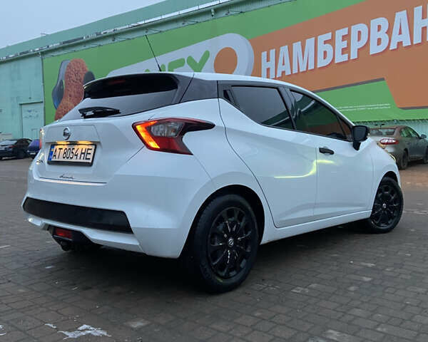 Белый Ниссан Микра, объемом двигателя 1 л и пробегом 62 тыс. км за 10000 $, фото 5 на Automoto.ua