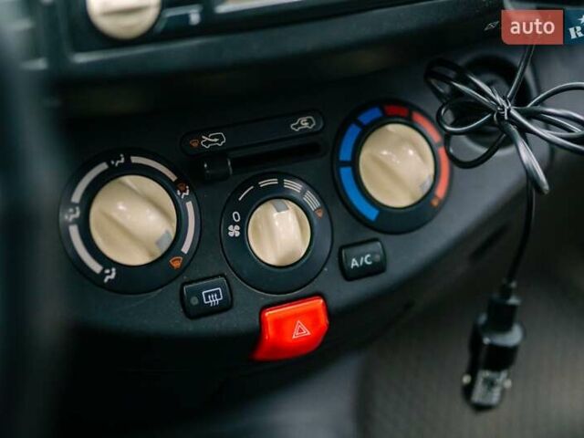 Черный Ниссан Микра, объемом двигателя 1.3 л и пробегом 270 тыс. км за 3500 $, фото 23 на Automoto.ua