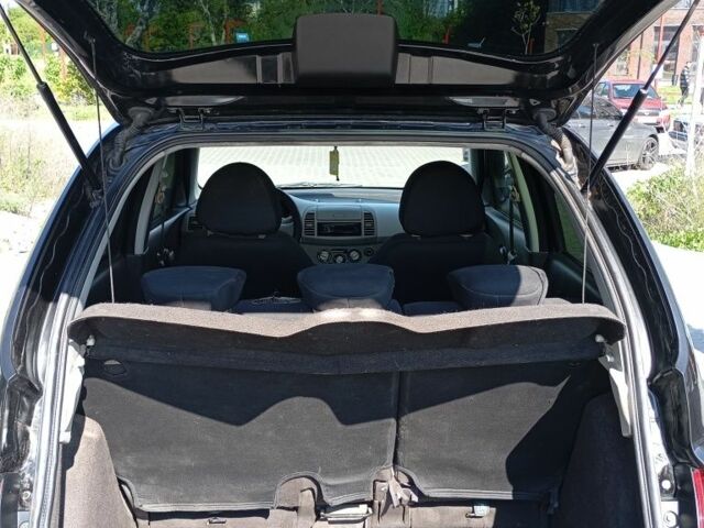 Черный Ниссан Микра, объемом двигателя 1.2 л и пробегом 200 тыс. км за 2000 $, фото 6 на Automoto.ua