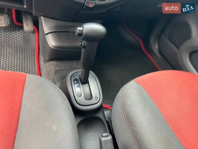 Черный Ниссан Микра, объемом двигателя 1.24 л и пробегом 180 тыс. км за 5700 $, фото 31 на Automoto.ua