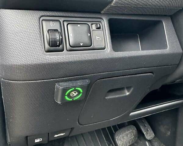 Чорний Ніссан Мікра, об'ємом двигуна 1.24 л та пробігом 185 тис. км за 4099 $, фото 13 на Automoto.ua