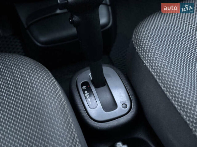 Чорний Ніссан Мікра, об'ємом двигуна 1.24 л та пробігом 169 тис. км за 5550 $, фото 32 на Automoto.ua