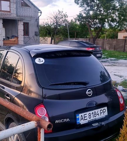 Черный Ниссан Микра, объемом двигателя 1.4 л и пробегом 200 тыс. км за 5500 $, фото 3 на Automoto.ua
