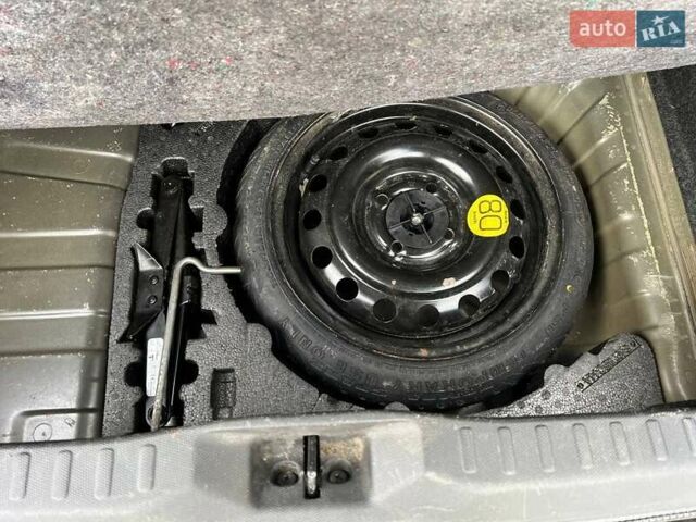 Черный Ниссан Микра, объемом двигателя 1.24 л и пробегом 180 тыс. км за 5700 $, фото 38 на Automoto.ua