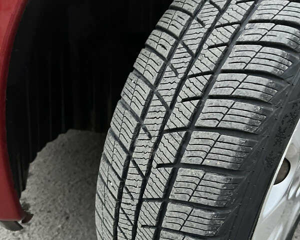 Красный Ниссан Микра, объемом двигателя 1.24 л и пробегом 240 тыс. км за 3700 $, фото 5 на Automoto.ua